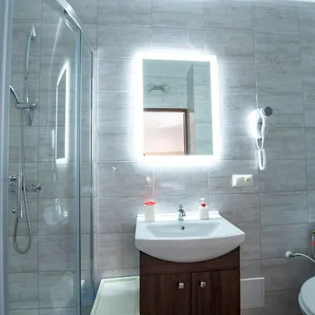 Goscinne Nad Jeziorem Aparthotel