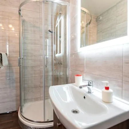 Aparthotel Goscinne Nad Jeziorem Tychy