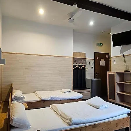 Aparthotel Goscinne Nad Jeziorem Tychy