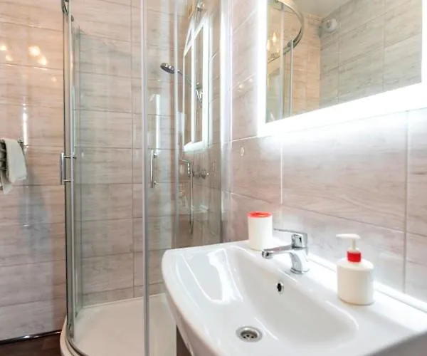 Aparthotel Goscinne Nad Jeziorem Tychy